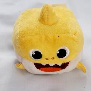 Pink Fong Singing Yellow Baby Shark Plush 2.5" Square Squeeze to Sing Works 2019